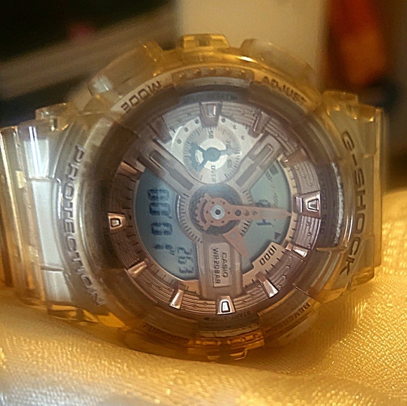Woman's Gshock 44 mm watch - Picture 4 of 5